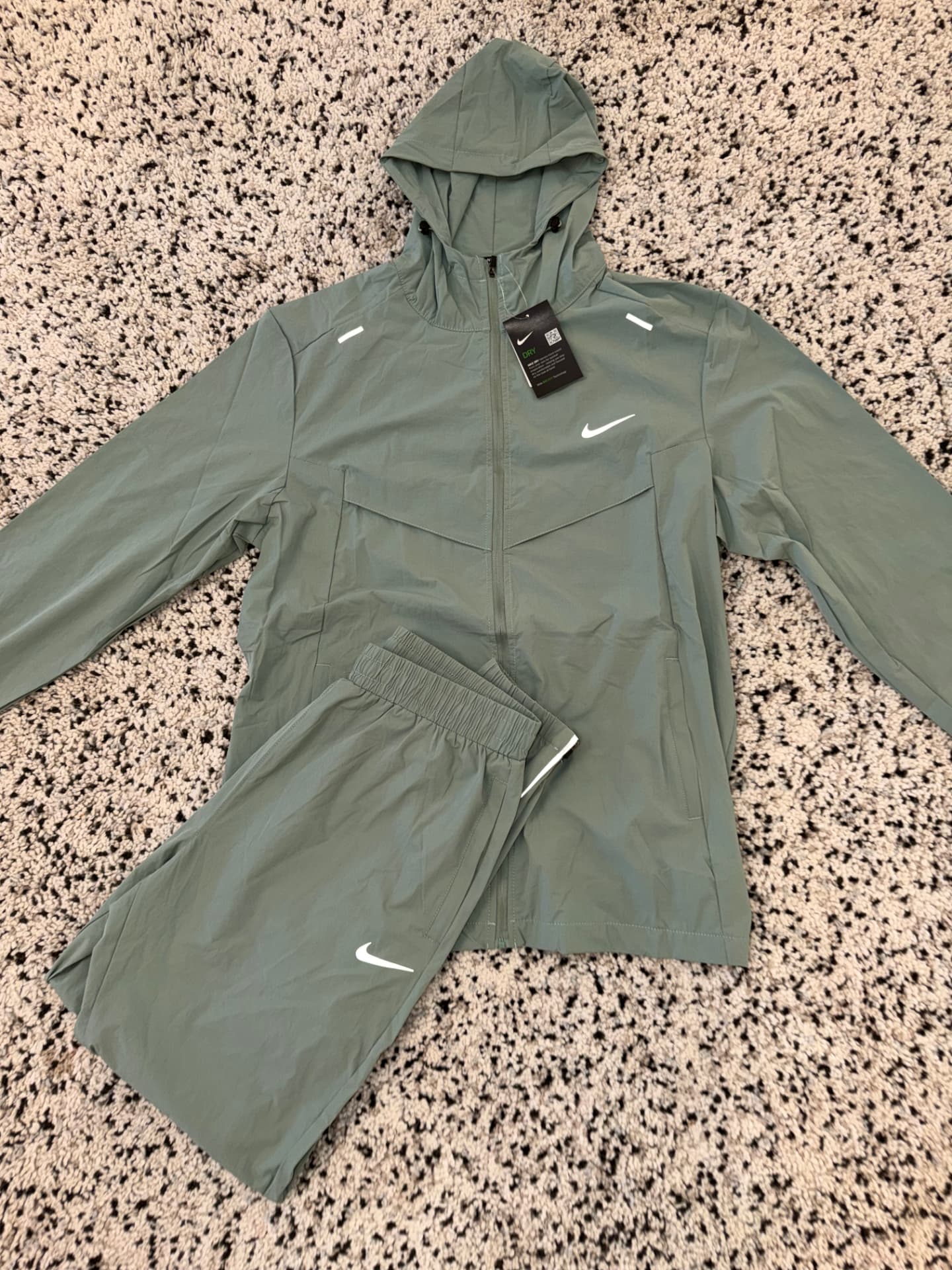 Nike Windrunner treningsdress – salviegrønn