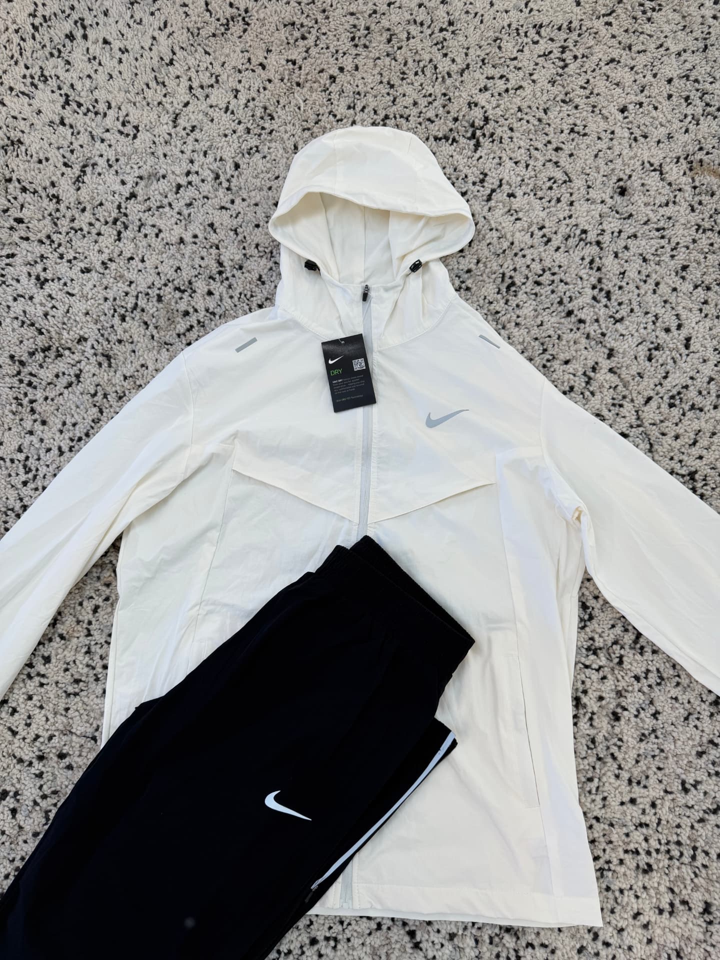 Nike Windrunner treningsdress – hvit/krem